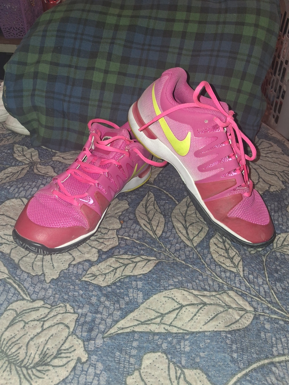Nike Women's Pink Athletic Shoes with Yellow Swoosh Size 6 Women's